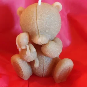 Bougie ourson avec son doudou